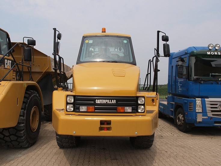 Caterpillar 725 articulated dumper